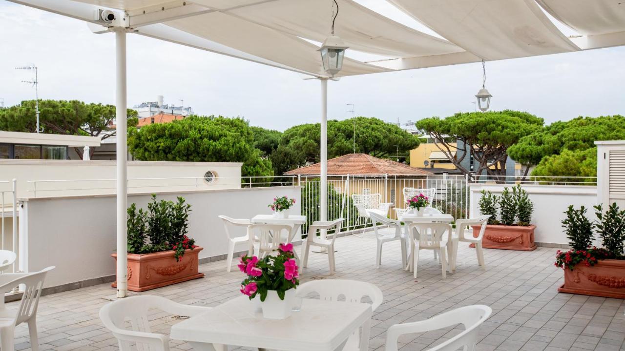 Beyou Hotel Villa Rosa Риччоне Экстерьер фото